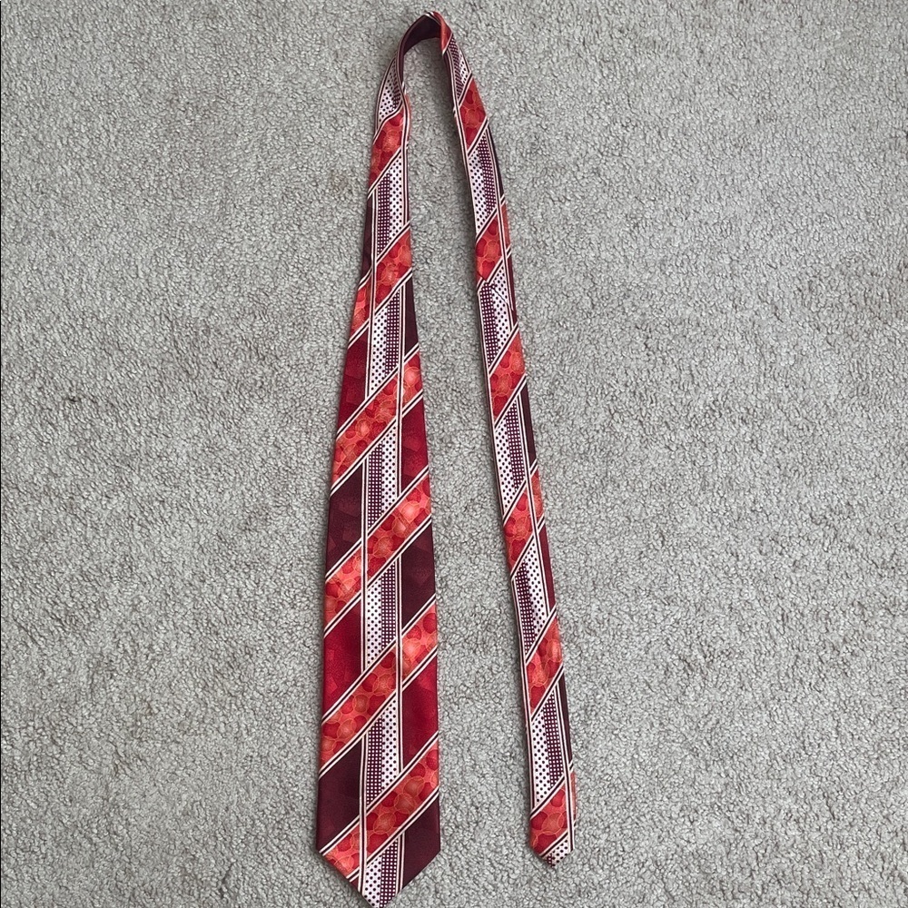 Fratelo Hand Made Red and White Geometric Tie